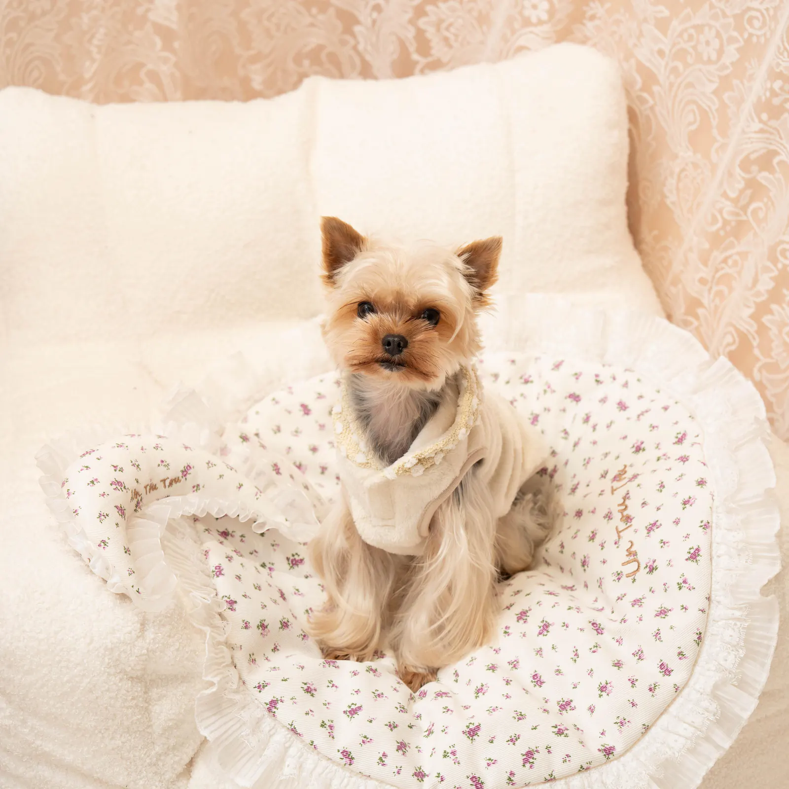 Ditsy Floral Embroidered Pet Mat · 24342001 product view 2