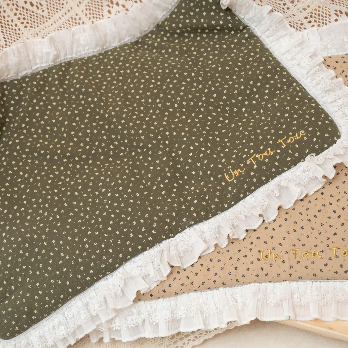 Ditsy Floral Pet Mat · 24342008 product view 3