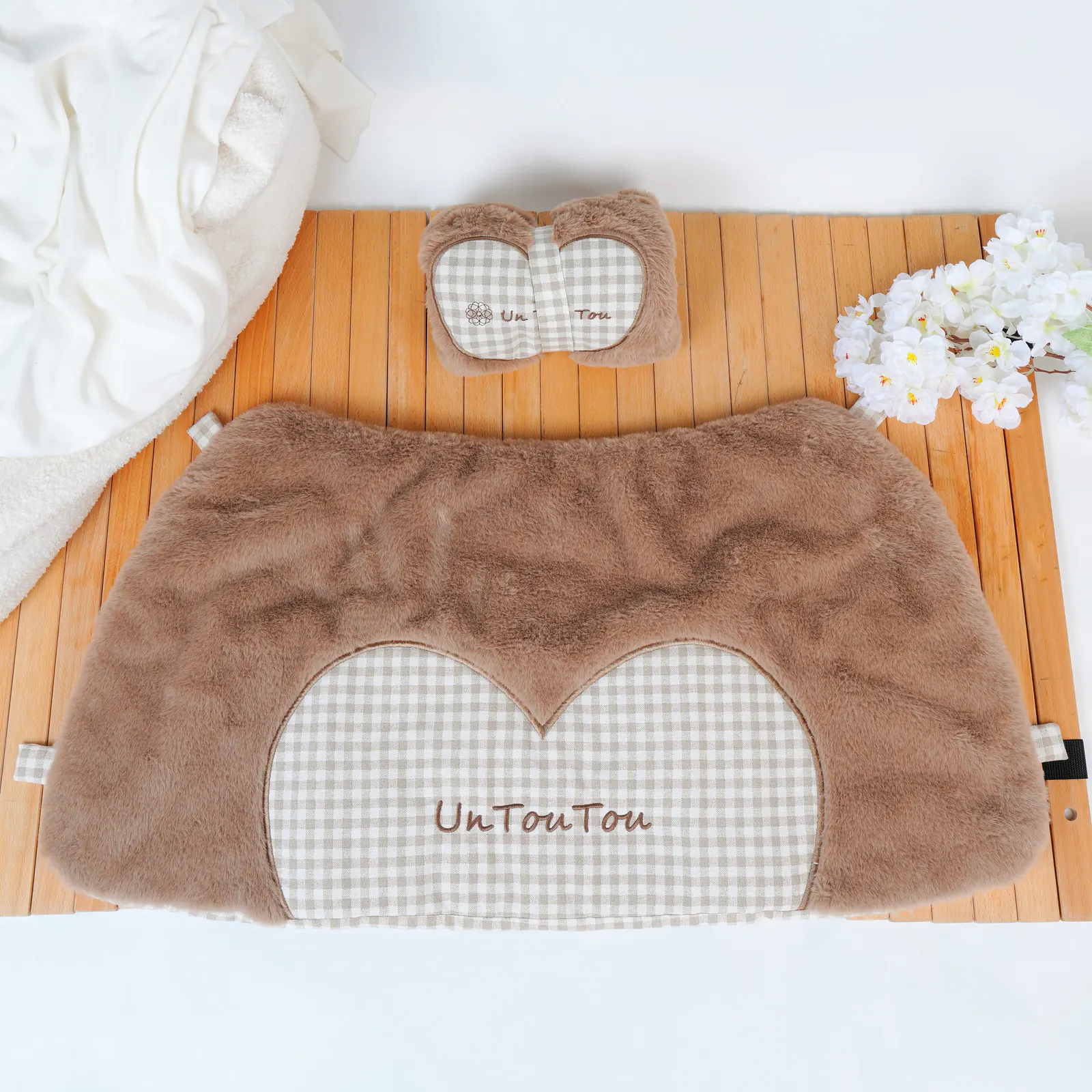 Plaid Plush Pet Bed · UT257094 product view