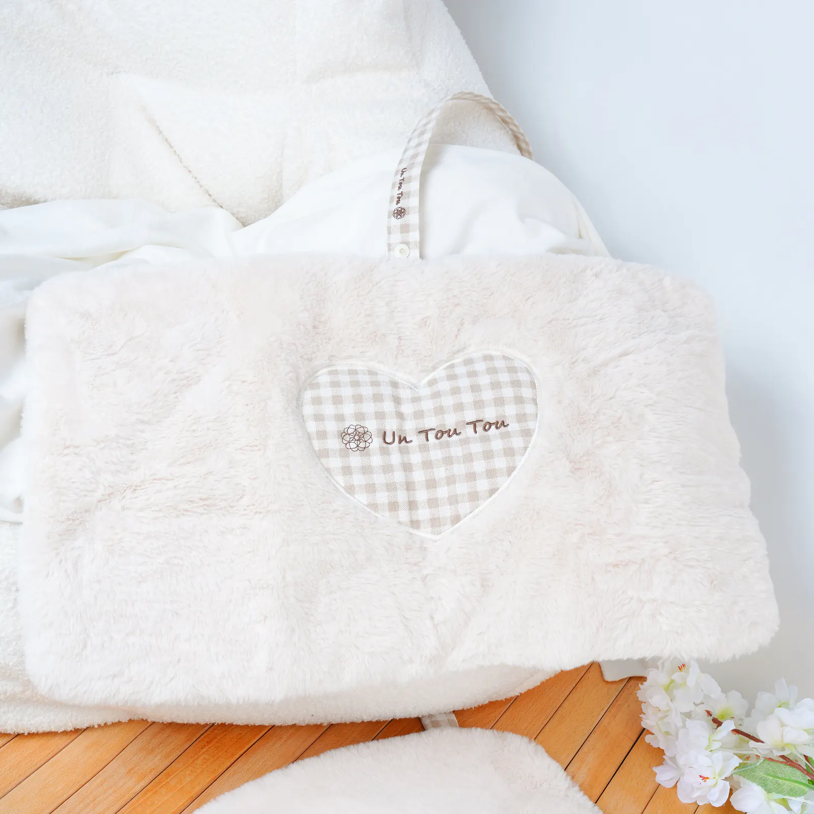 Plaid Plush Pet Bed · UT257094 product view 3