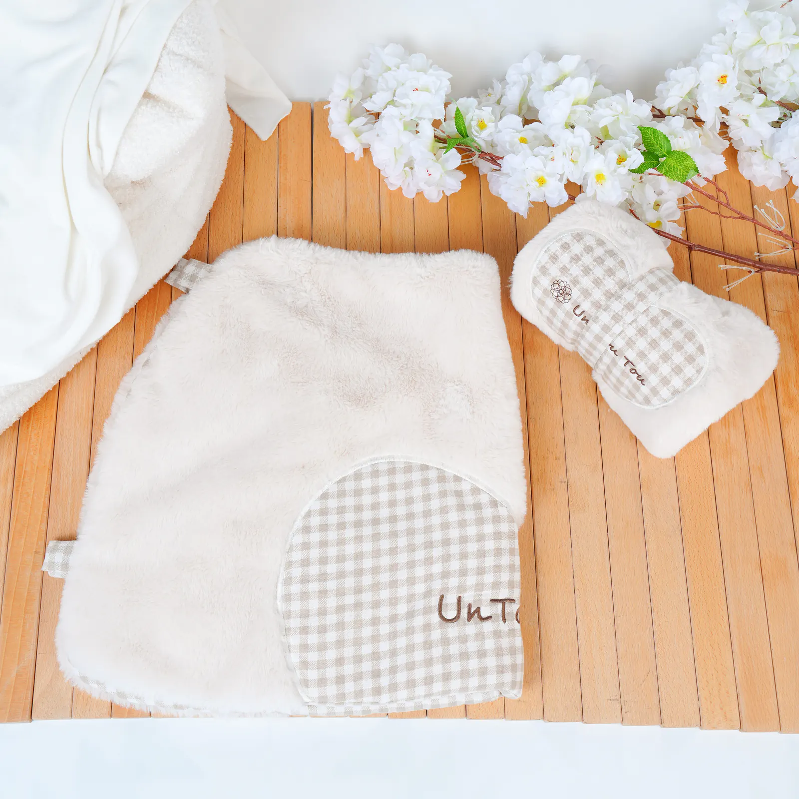 Plaid Plush Pet Bed · UT257094 product view 4